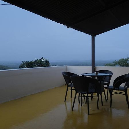 Hotel Ashirwad Junagadh Esterno foto
