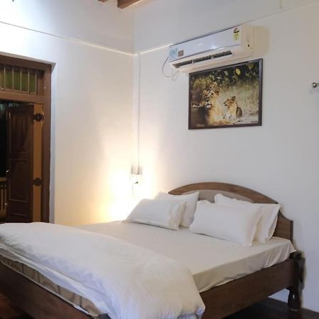 Hotel Ashirwad Junagadh Esterno foto