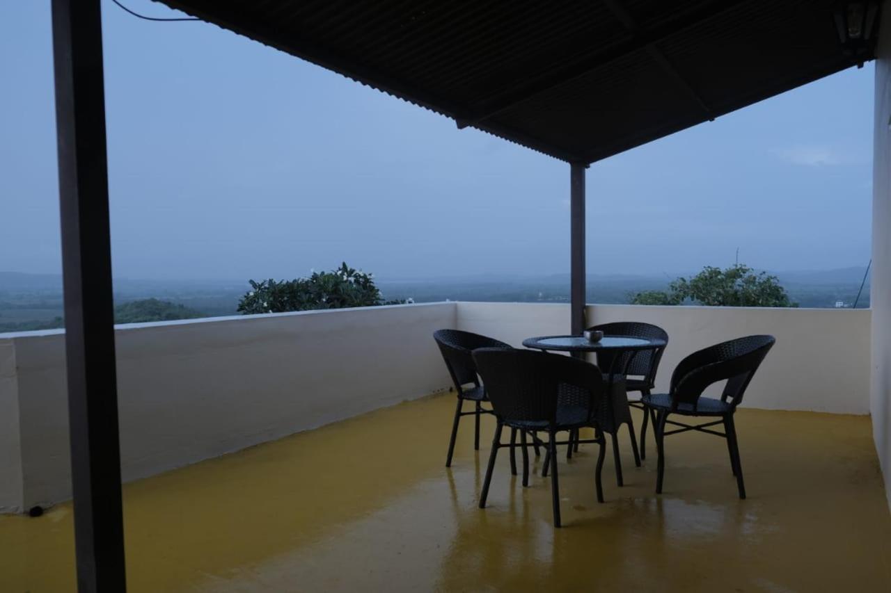 Hotel Ashirwad Junagadh Esterno foto