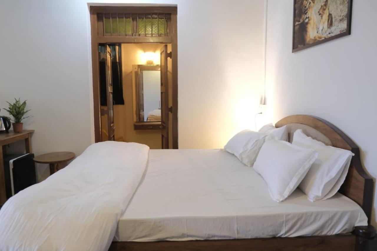 Hotel Ashirwad Junagadh Esterno foto