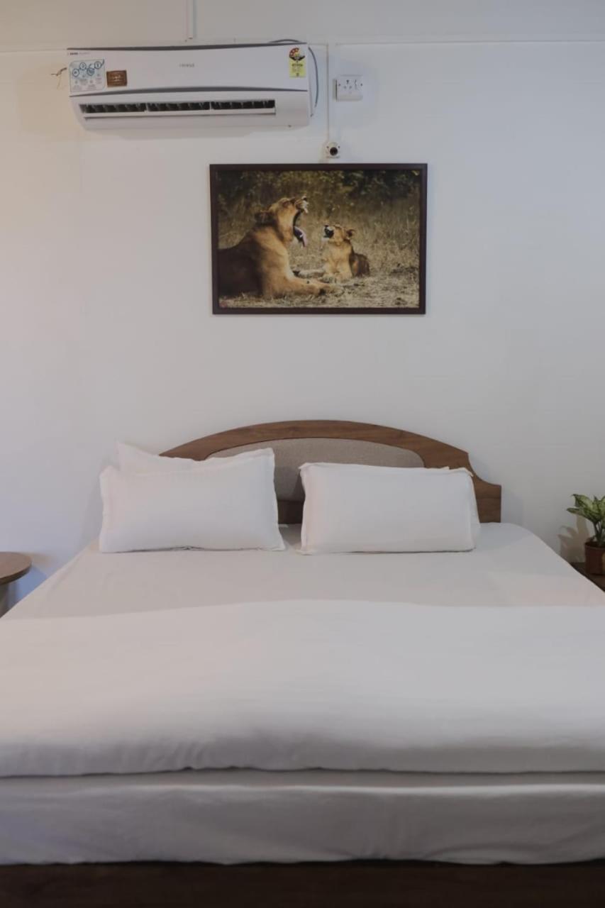 Hotel Ashirwad Junagadh Esterno foto