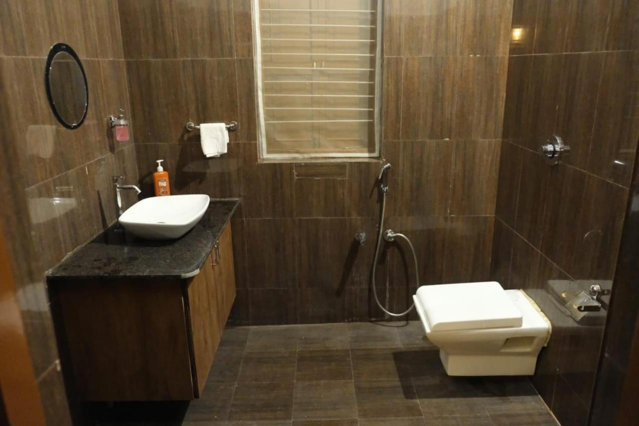 Hotel Ashirwad Junagadh Esterno foto